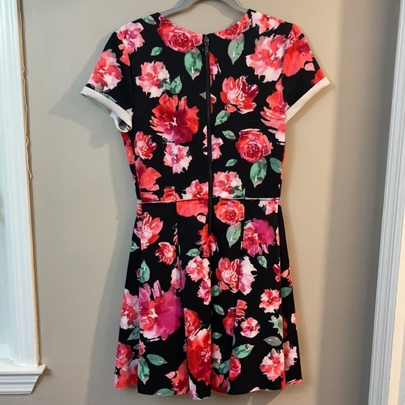 Guess Floral Fit and Flare Dress - Picture 7 of 9